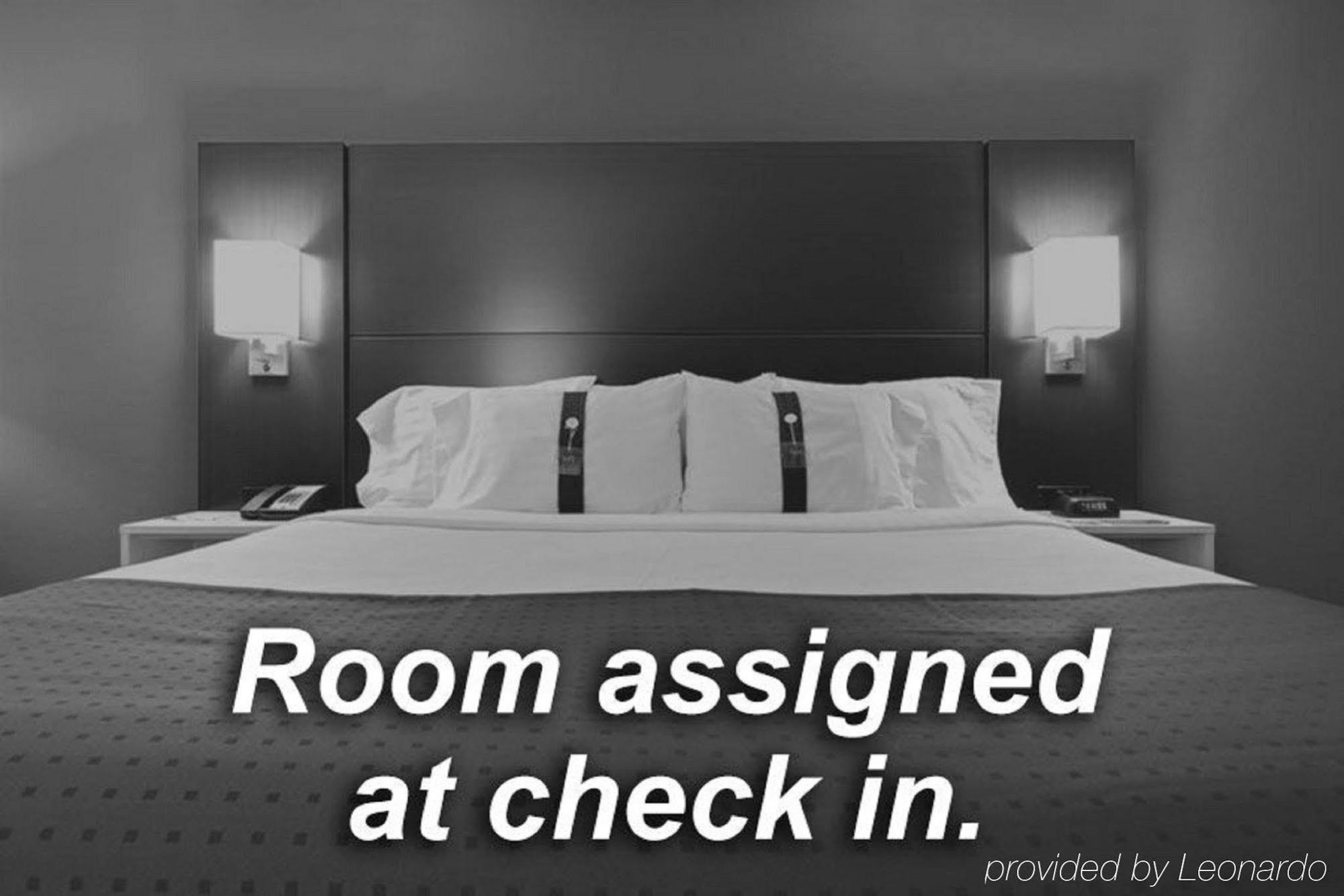 แคนเดิ้ลวูด สวีท เคโนชา Hotel เพลสเซนแพรี ภายนอก รูปภาพ