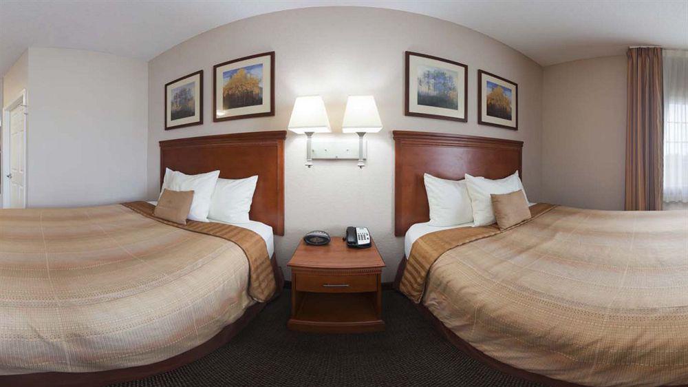 แคนเดิ้ลวูด สวีท เคโนชา Hotel เพลสเซนแพรี ภายนอก รูปภาพ